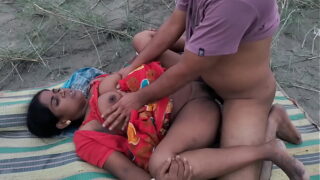 Indian Mumbai Village Aunty Hard Fucks Wet Pussy In Outdoor